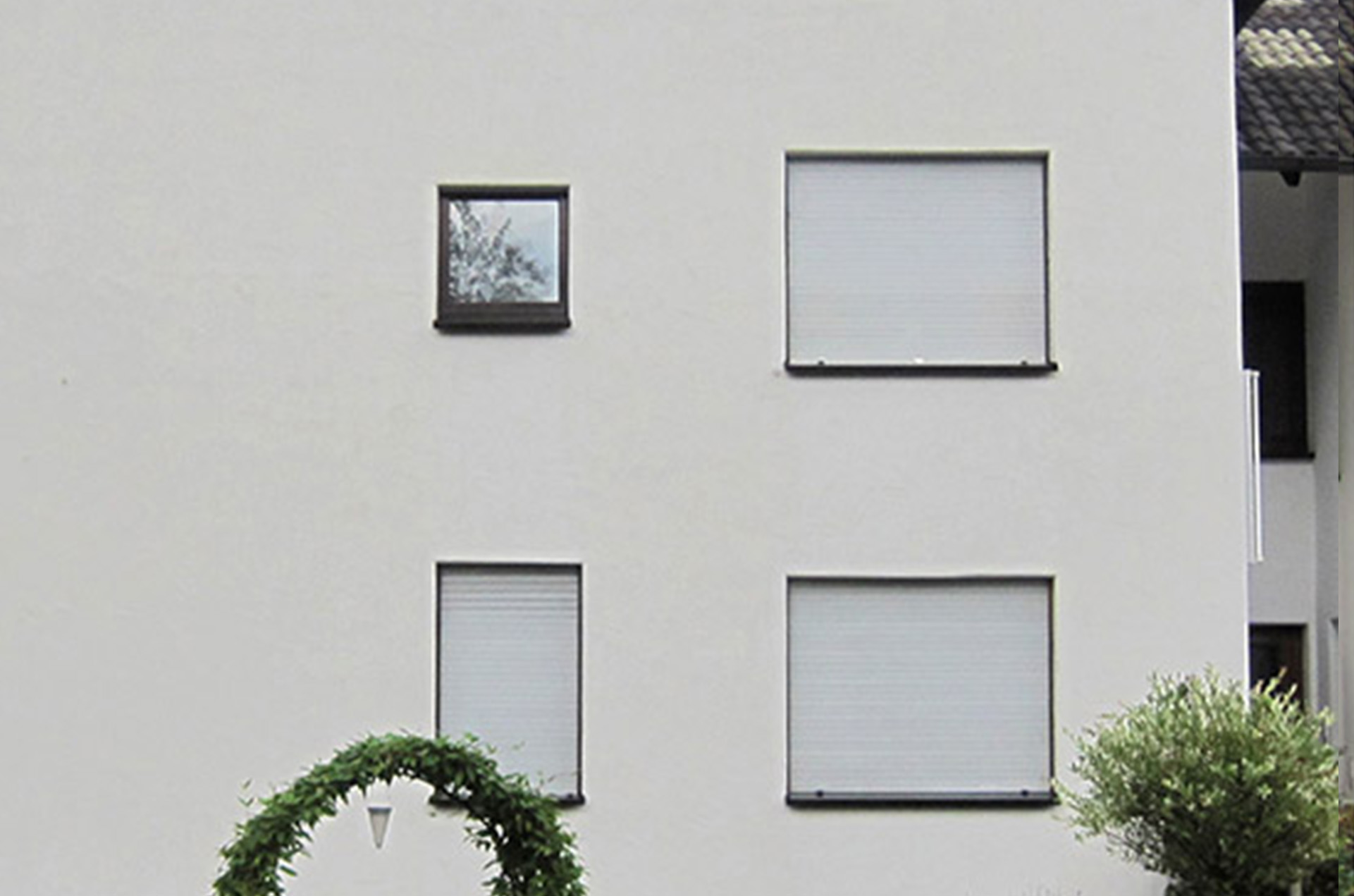 Saubere Außenfassade nach der Fassadenreinigung von Fassaden Expert.